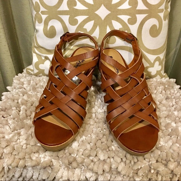 Self Esteem Shoes - Camel colored basket weave wedges - size 11M